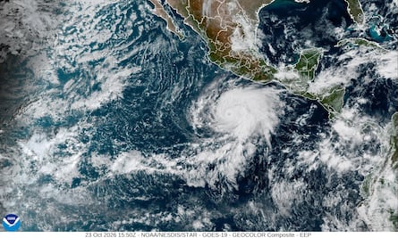 Huracán Vance apunta hacia Puerto Vallarta; podría convertirse en categoría 3 en próximas horas. Mapa de trayectoria