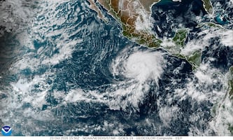 Huracán Vance apunta hacia Puerto Vallarta; podría convertirse en categoría 3 en próximas horas. Mapa de trayectoria