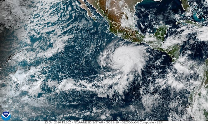 Huracán Vance apunta hacia Puerto Vallarta; podría convertirse en categoría 3 en próximas horas. Mapa de trayectoria