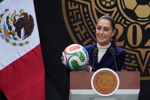 Sheinbaum sorprende: no irá al partido inaugural del Mundial 2026 y donará su boleto: "Se lo voy a regalar a una niña"
