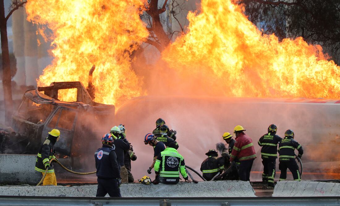 ¿Qué pasó con la abuelita que salvó a su nieta en la explosión de la pipa de gas en Iztapalapa?. Foto: AP / Tristan Velazquez