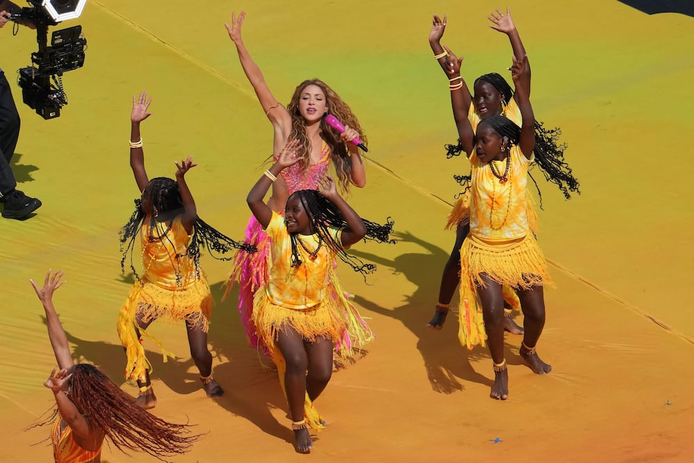 ¿Era la original o su doble? Shakira enciende la final del Mundial 2026 con 'Dai Dai' y explotan las redes (Photo by TIMOTHY A. CLARY / AFP)