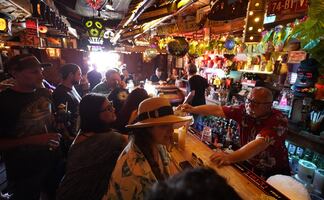 Los Ángeles pedirá prueba covid para ingresar a bares, restaurantes o cines