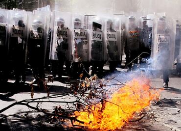 Vandalizan Embajada de Estados Unidos en México en protesta por violencia policial