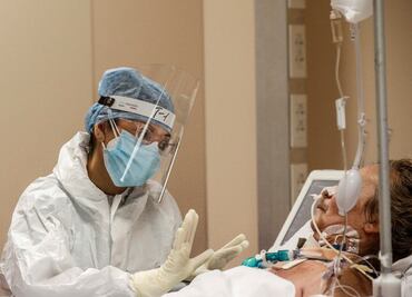 Suspenden a casi 2,000 médicos no vacunados en Italia