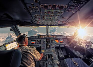 Someten a piloto que trató de apagar motores en cabina de avión con dirección a San Francisco