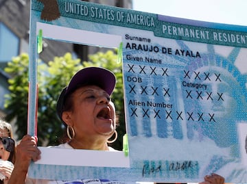 Trump veta a inmigrantes que puedan ser una 'carga' para EU