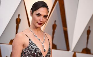 Gal Gadot deslumbra con minivestido blanco en Instagram