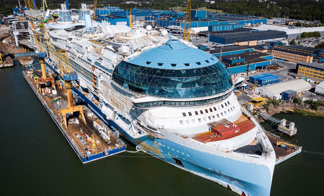 Icon of the Seas": Así Es el Monstruo de los Mares, el Crucero Más Grande del Mundo que Cautiva y Divide. (Photo by Jonathan NACKSTRAND / AFP)