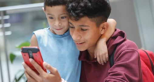 Cinco razones de Harvard para 'salvar' a los niños del mal uso del celular