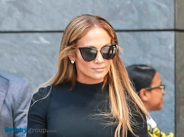 Jennifer López cautiva Nueva York con elegante vestido negro