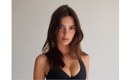 Emily Ratajkowski 'enciende' Instagram al posar con microbikini