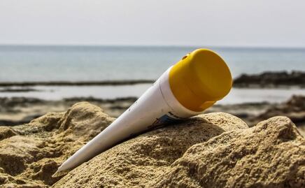 FDA alerta por sustancia cancerígena en esta marca de bloqueador solar
