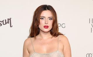 Bella Thorne conquista Instagram con ajustado vestido negro de encaje y deslumbra