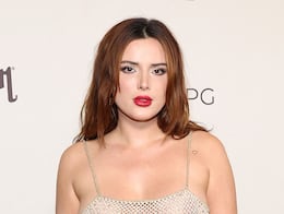Bella Thorne conquista México con glamoroso vestido rojo de escote ‘keyhole’