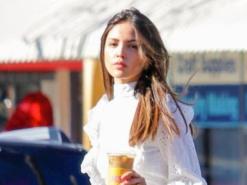 Eiza González impacta con silueta en jeans en West Hollywood
