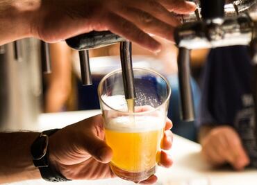 ¿Cómo un vaso de cerveza aumenta el riesgo de función cardíaca irregular?