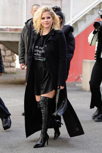 Shutterstock vía Grosby Group. Avril Lavigne se luce con tendencia "sin pantalón".
