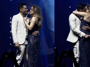 Carlos Rivera y Cynthia Rodríguez cantan juntos y apagan rumores con romántico beso