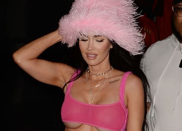 Megan Fox se inspira en Pamela Anderson y luce su bralette 'Barbiecore' más pequeño