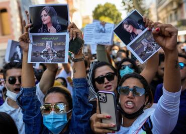 Cientos de niñas más son envenenadas con gas en 9 colegios de Irán