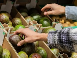 Aranceles de Trump encarecen la canasta en EU: Aguacates, tomates y jarabe de arce al alza