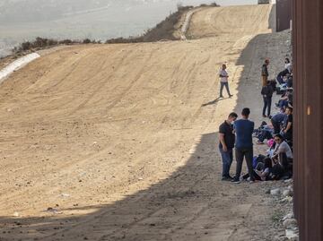 Desmantelan en Estados Unidos a banda que transportaba a migrantes en maletas