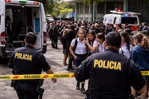 Tiroteo en Argentina: estudiante dispara en pleno homenaje; muere un alumno y deja 8 lesionados