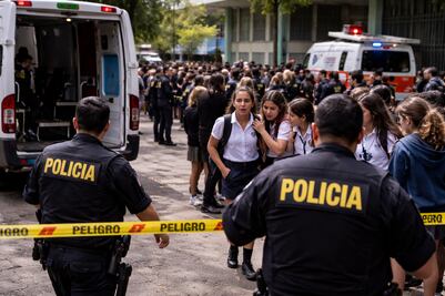 Tiroteo en Argentina: estudiante dispara en pleno homenaje; muere un alumno y deja 8 lesionados