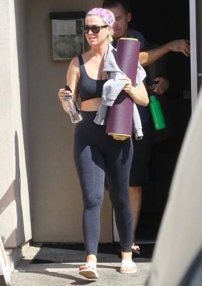 Katy Perry luce figura torneada con leggings en California