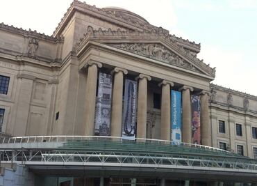 Maravíllate al explorar el Museo de Brooklyn desde tu computadora
