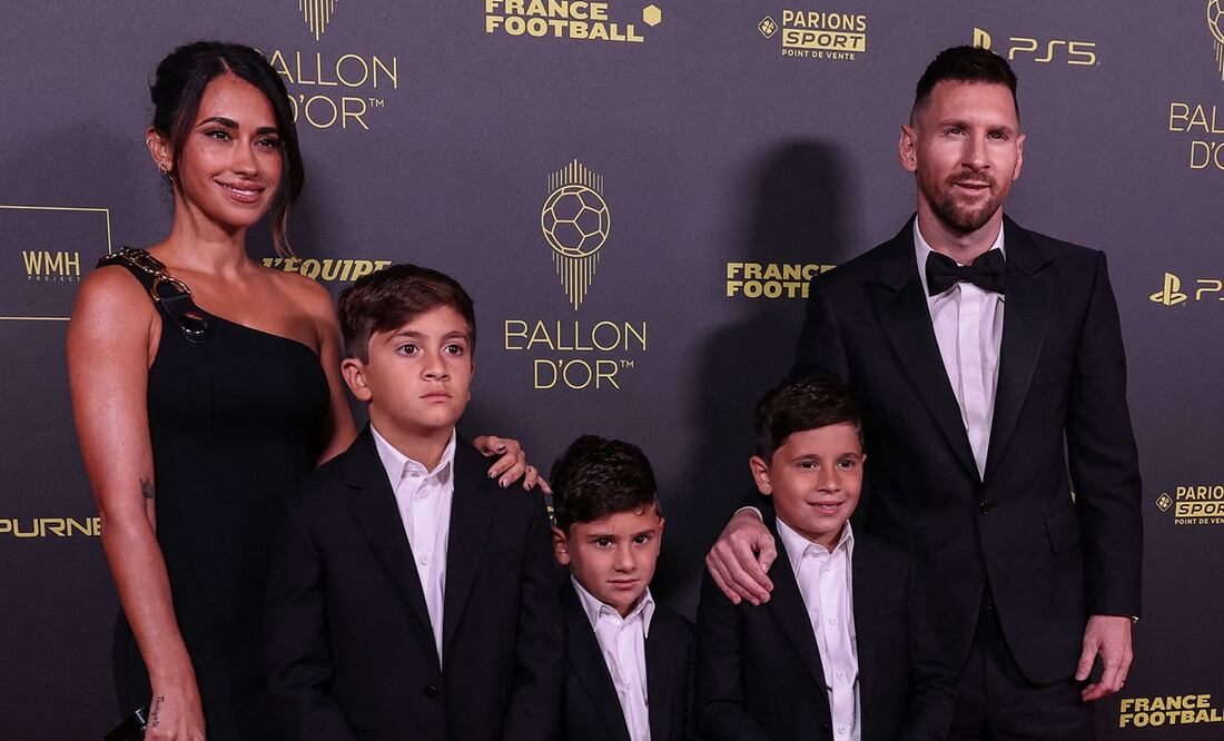 Antonela Roccuzzo posa junto a Messi ataviada con espectacular atuendo total black. Foto: AFP
