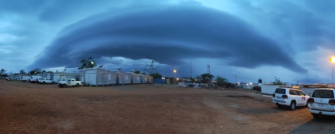 Violento tornado arrasa Orlando y paraliza una transmisión en vivo