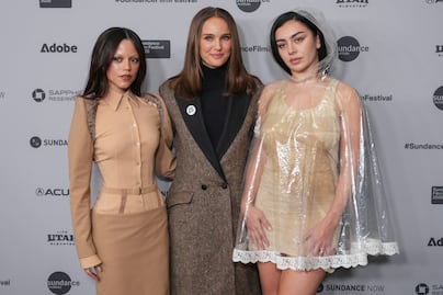 “Es absolutamente indignante”: Portman y Jenna Ortega alzan la voz contra el ICE en medio de protestas en EU