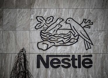 Acusan a Nestlé de usar más azúcar en estos productos para bebés en países en desarrollo