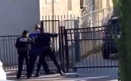 Policía golpea a hombre durante arresto en Los Ángeles
