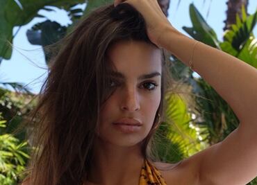 Emily Ratajkowski posa en bikini junto a playas de Maldivas