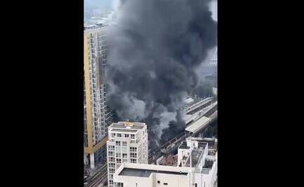 Video. El fuerte incendio en una estación de tren de Londres