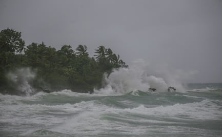 Ernesto se convierte en el tercer huracán del Atlántico; prevén fuertes lluvias e inundaciones