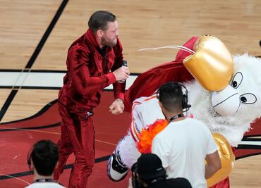 ¡Un inesperado enfrentamiento! McGregor vs Burnie, la mascota de los Heat de Miami