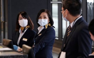 Pasajeros de avión en EU deberán usar cubrebocas hasta 2022 