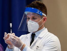 ¿Me puedo vacunar si estoy contagiado de Covid-19?