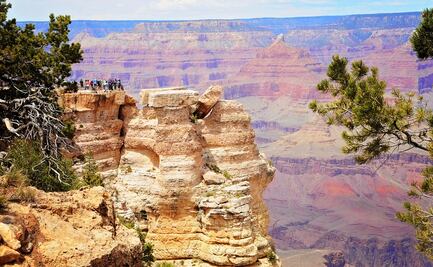 Cae y muere en el Gran Cañón al tomar fotografías con su familia 