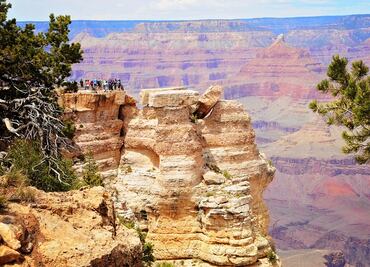 Cae y muere en el Gran Cañón al tomar fotografías con su familia