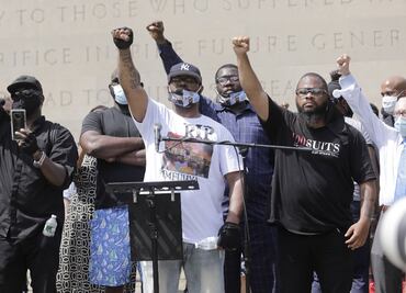 Video. Miles de neoyorquinos arropan al hermano de Floyd y abuchean a alcalde