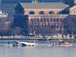Catorce patinadores, entrenadores y familiares, entre víctimas del choque de un avión y helicóptero en Washington