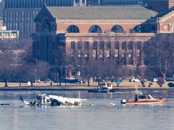 Catorce patinadores, entrenadores y familiares, entre víctimas del choque de un avión y helicóptero en Washington