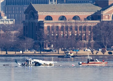 Catorce patinadores, entrenadores y familiares, entre víctimas del choque de un avión y helicóptero en Washington