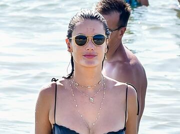 Alessandra Ambrosio luce figura de impacto con bikini negro