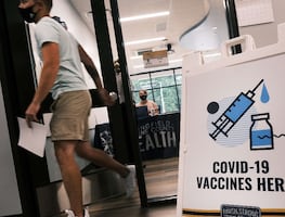 California exigirá a los maestros que se vacunen o se hagan pruebas semanales